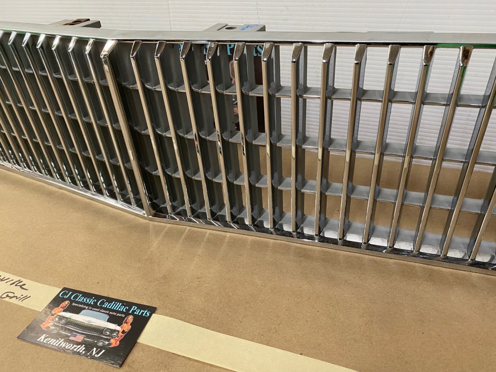 OEM 1977 1978 1979 Cadillac Seville FRONT UPPER CENTER GRILL GRILLE #1611327 - Image 23
