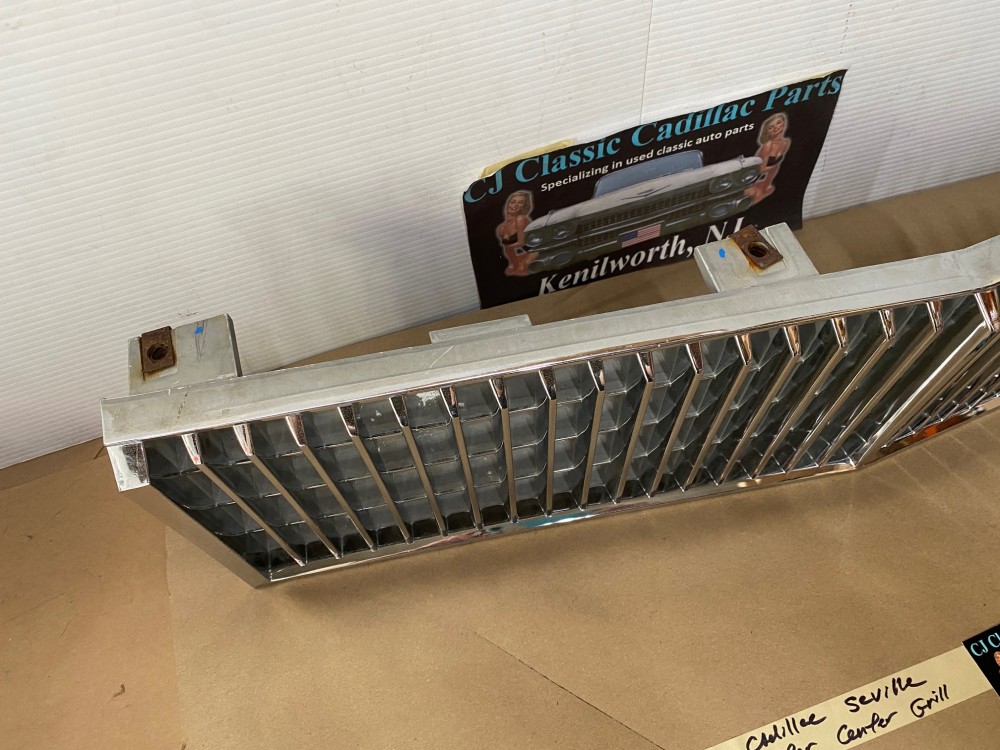 OEM 1977 1978 1979 Cadillac Seville FRONT UPPER CENTER GRILL GRILLE #1611327 - Image 19