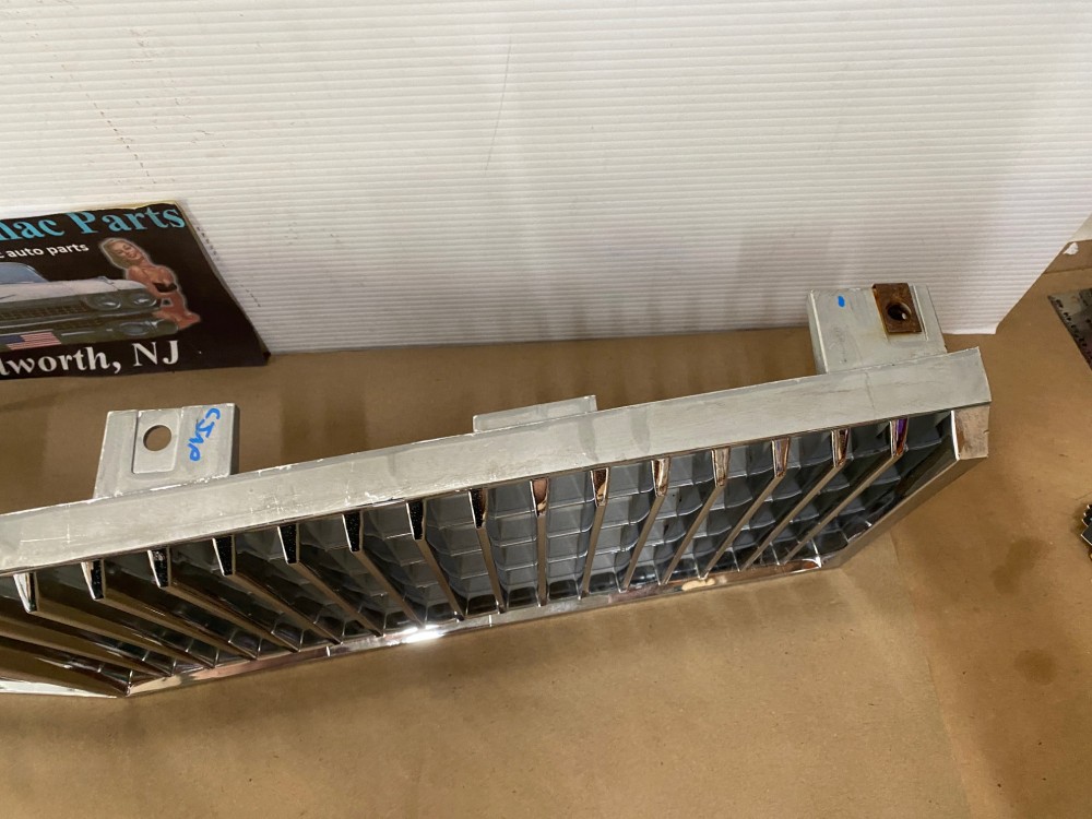 OEM 1977 1978 1979 Cadillac Seville FRONT UPPER CENTER GRILL GRILLE #1611327 - Image 17