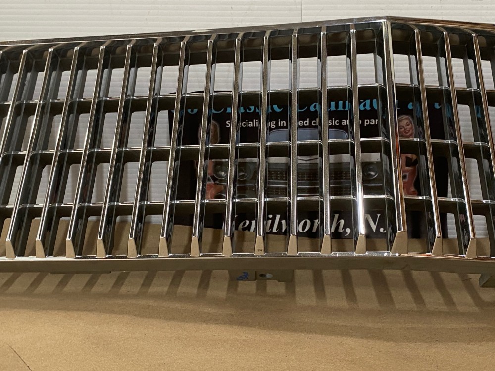 OEM 1977 1978 1979 Cadillac Seville FRONT UPPER CENTER GRILL GRILLE #1611327 - Image 11