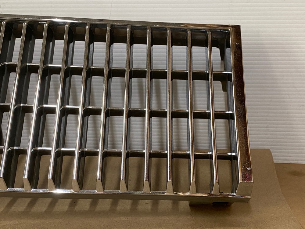 OEM 1977 1978 1979 Cadillac Seville FRONT UPPER CENTER GRILL GRILLE #1611327 - Image 9