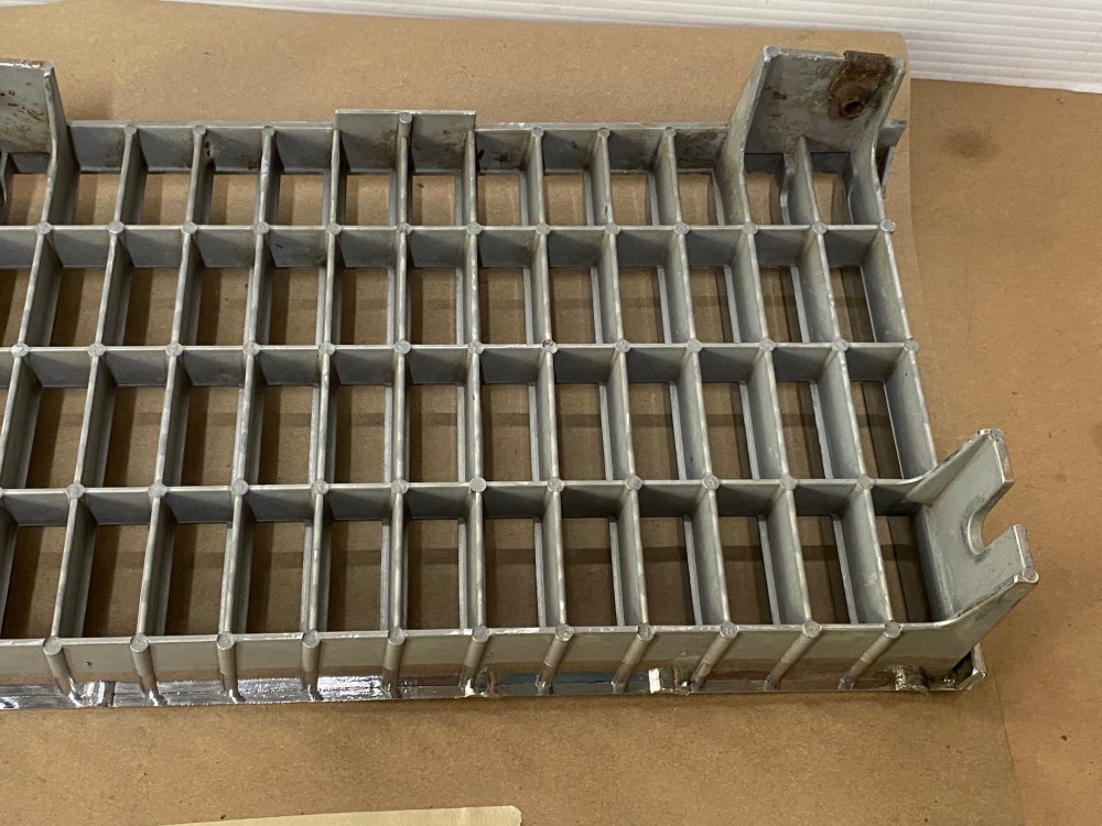 OEM 1977 1978 1979 Cadillac Seville FRONT UPPER CENTER GRILL GRILLE #1611327 - Image 6