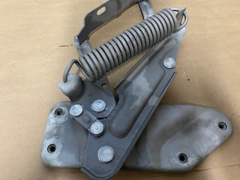 REBUILT 1961 1962 1963 1964 CADILLAC DEVILLE ELDORADO FLEETWOOD SERIES 62 HOOD HINGES WITH SPRINGS AND NEW RIVETS - Image 7