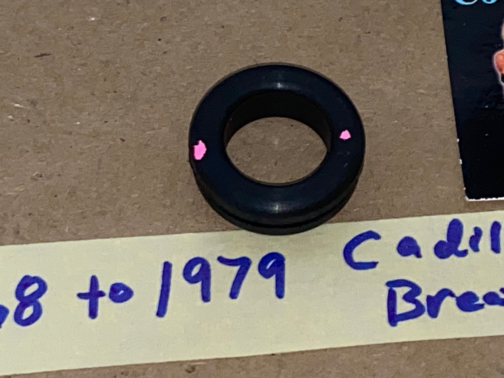 NEW 1968 1969 1970 1971 1972 1973 1974 1975 1976 1977 1978 1979 CADILLAC DEVILLE FLEETWOOD ELDORADO CALAIS 472/500/425 ENGINE AIR CLEANER VALVE COVER OIL BREATHER GROMMET - Image 3