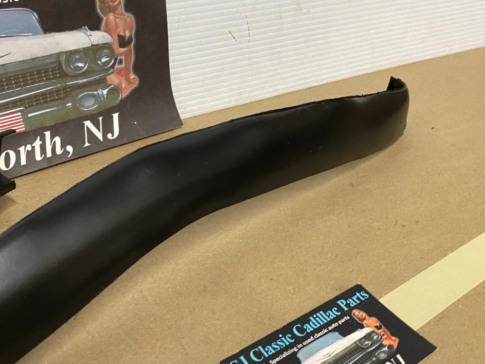 OEM 1964 Cadillac Deville Eldorado Fleetwood LEFT DRIVER SIDE RUBBER QUARTER PANEL TO REAR BUMPER END FILLERS #1481656 - Image 15