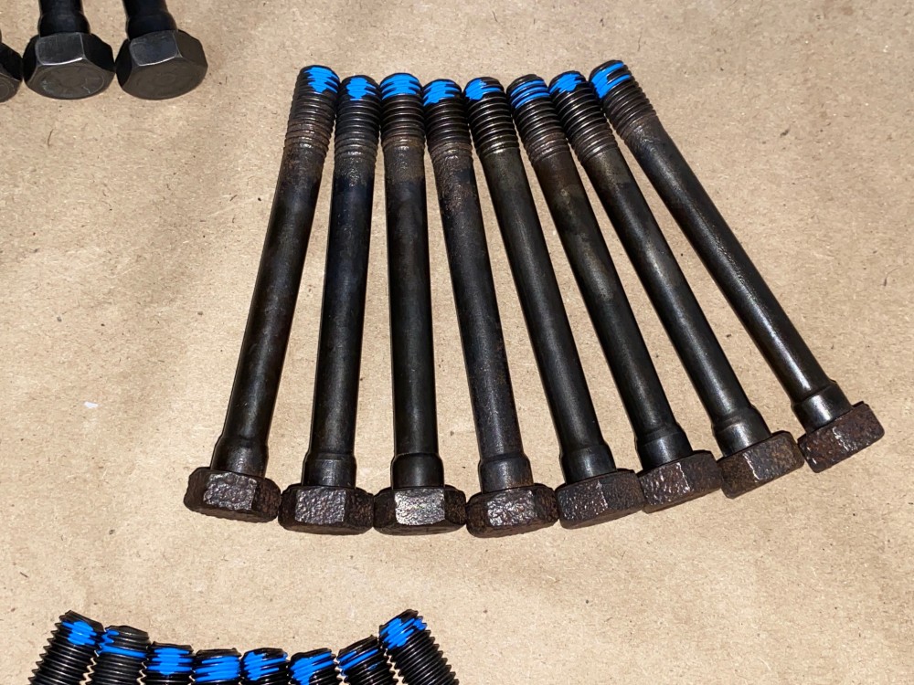 OEM 1967 Cadillac 429 Engine CYLINDER HEAD BOLTS - COMPLETE SET (INCLUDES ROCKER BOLTS) - Image 4