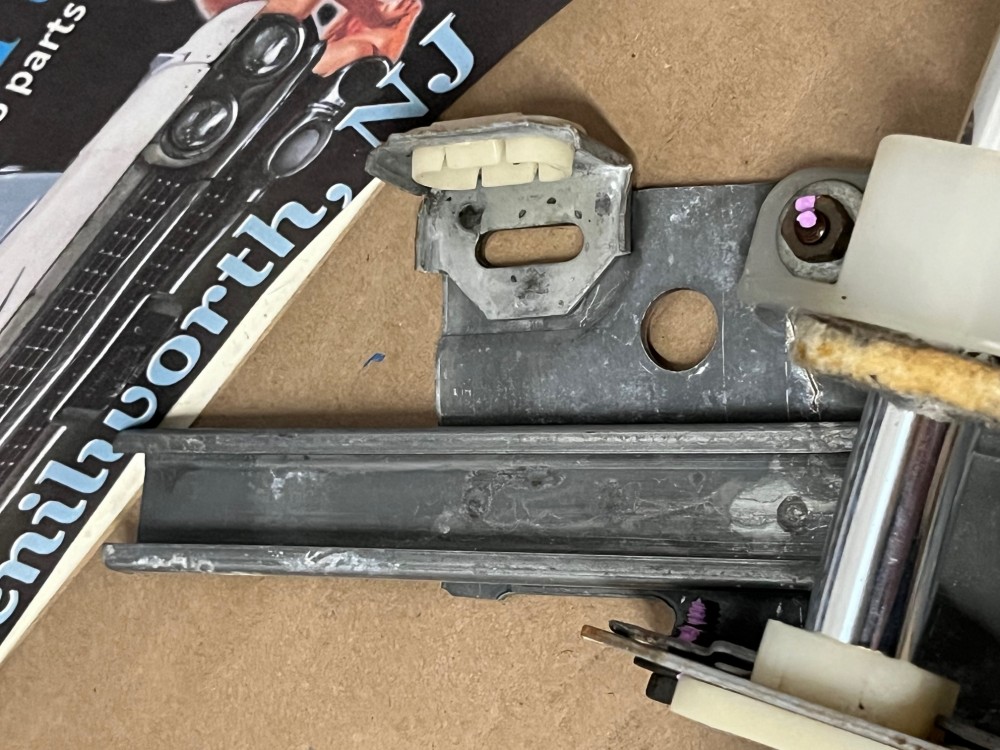 OEM 1971 1972 1973 1974 1975 1976 Cadillac Coupe Deville Eldorado Calais 1977 1978 Eldorado RIGHT FRONT DOOR WINDOW GUIDE TUBE LOWER SASH GUIDE #9669422/#9669418 - Image 9