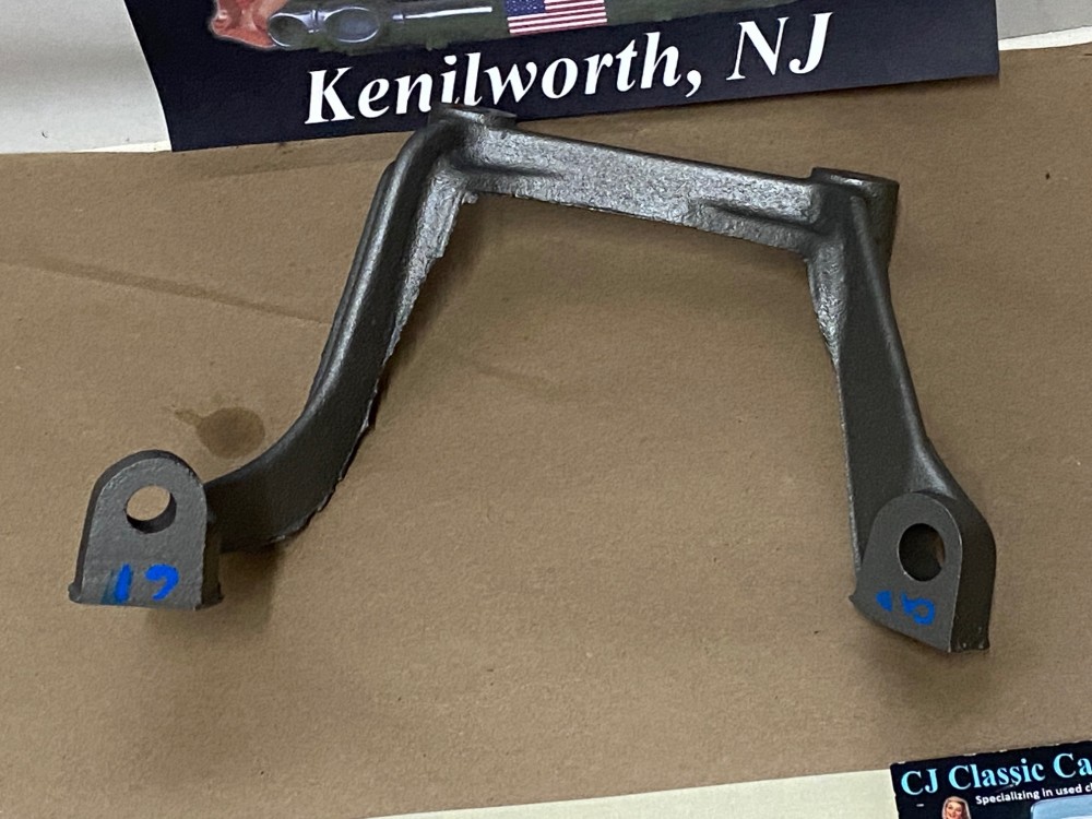 RESTORED 1961 Cadillac Deville Eldorado Fleetwood REAR A/C COMPRESSOR SUPPORT BRACKET #1475980 - Image 3
