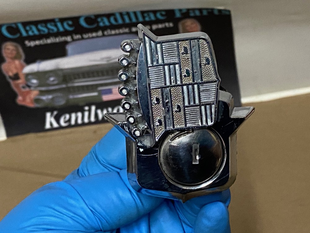 OEM 1964 1965 1966 Cadillac Deville Eldorado Cadillac Calais DECK LID TRUNK LOCK COVER FLIPPER EMBLEM W/ LOCK CYLINDER & KEY #3632905 - Image 10