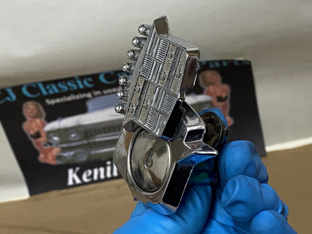 OEM 1964 1965 1966 Cadillac Deville Eldorado Cadillac Calais DECK LID TRUNK LOCK COVER FLIPPER EMBLEM W/ LOCK CYLINDER & KEY #3632905 - Image 12