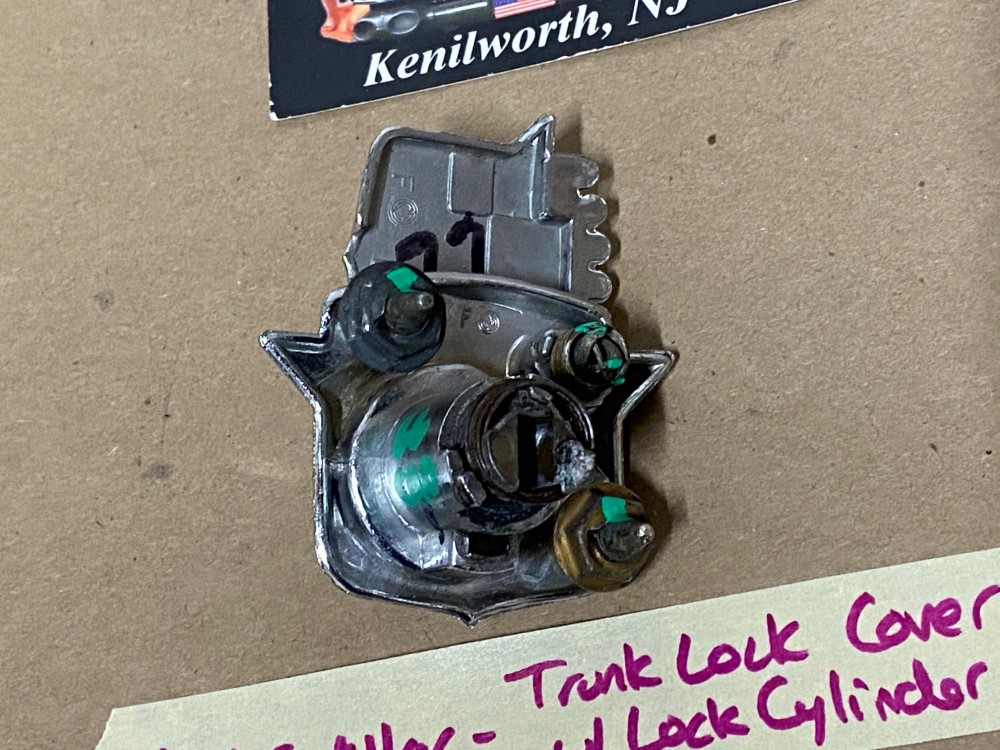 OEM 1964 1965 1966 Cadillac Deville Eldorado Cadillac Calais DECK LID TRUNK LOCK COVER FLIPPER EMBLEM W/ LOCK CYLINDER & KEY #3632905 - Image 15