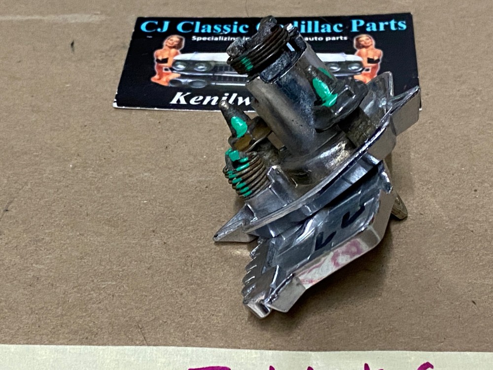 OEM 1964 1965 1966 Cadillac Deville Eldorado Cadillac Calais DECK LID TRUNK LOCK COVER FLIPPER EMBLEM W/ LOCK CYLINDER & KEY #3632905 - Image 18