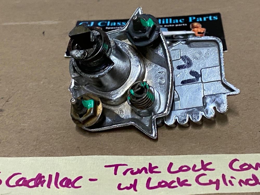OEM 1964 1965 1966 Cadillac Deville Eldorado Cadillac Calais DECK LID TRUNK LOCK COVER FLIPPER EMBLEM W/ LOCK CYLINDER & KEY #3632905 - Image 19