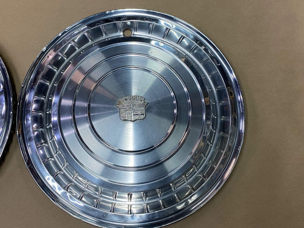 OEM 1960 Cadillac Deville Eldorado Fleetwood 15" HUBCAPS WHEEL COVER WITH CREST EMBLEMS (SET OF 4) - Image 4