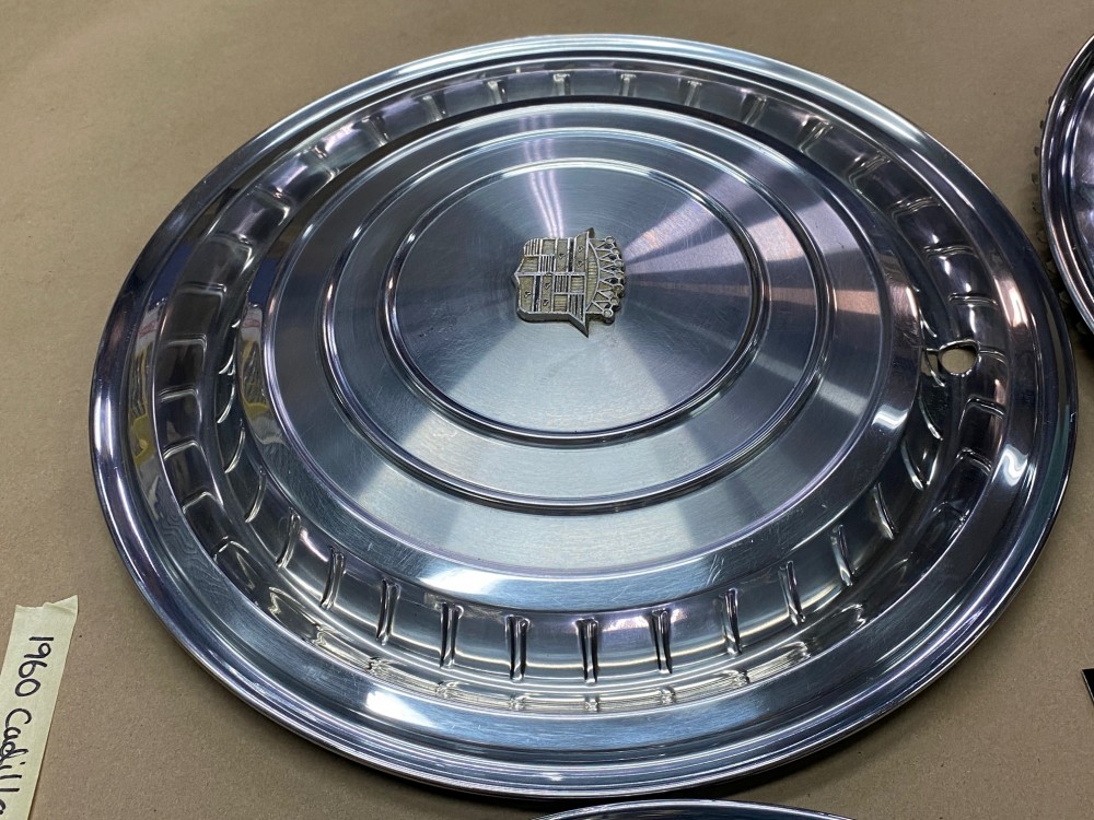 OEM 1960 Cadillac Deville Eldorado Fleetwood 15" HUBCAPS WHEEL COVER WITH CREST EMBLEMS (SET OF 4) - Image 9