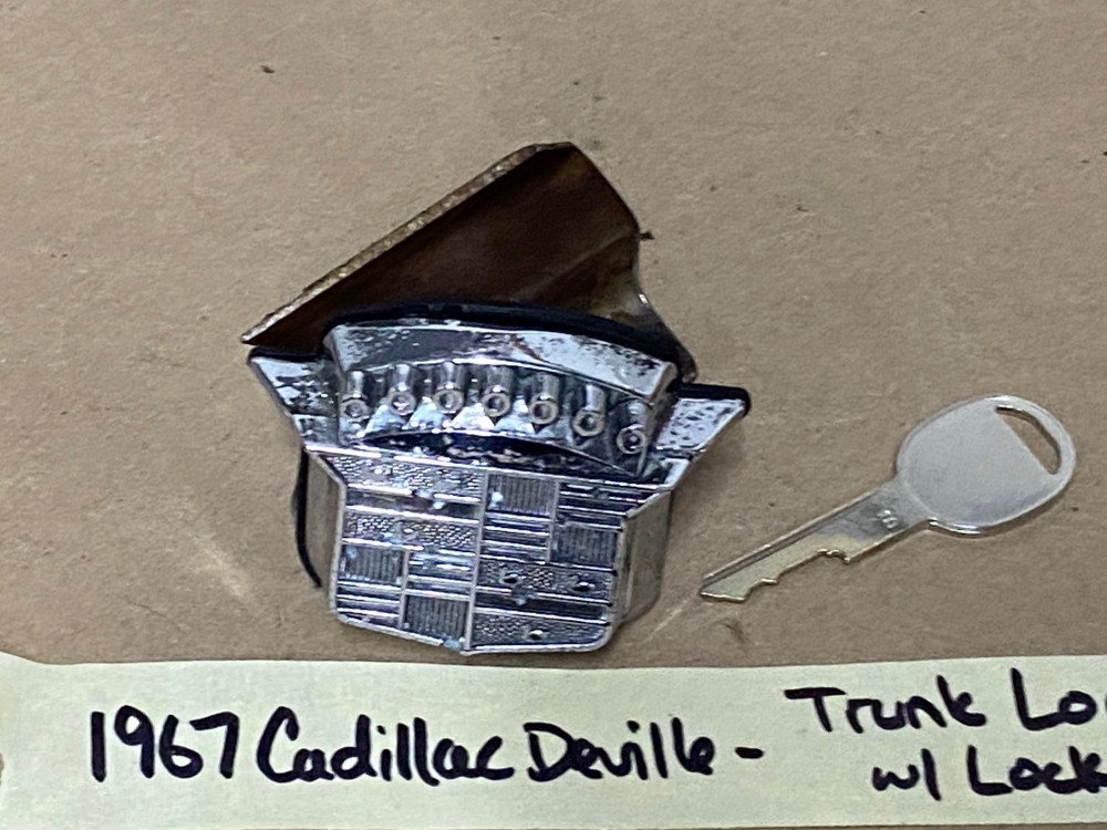 OEM 1967 1968 Cadillac Deville Eldorado Cadillac Calais DECK LID TRUNK LOCK COVER FLIPPER EMBLEM W/ LOCK CYLINDER & KEY #3633073 - Image 2