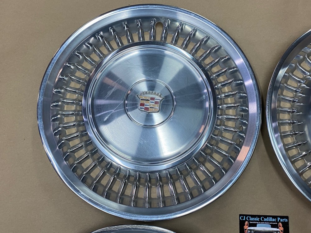 OEM 1971-1972 Cadillac Deville Fleetwood Calais 15" HUBCAPS WHEEL COVERS WITH CREST EMBLEMS (SET OF 4) - Image 2