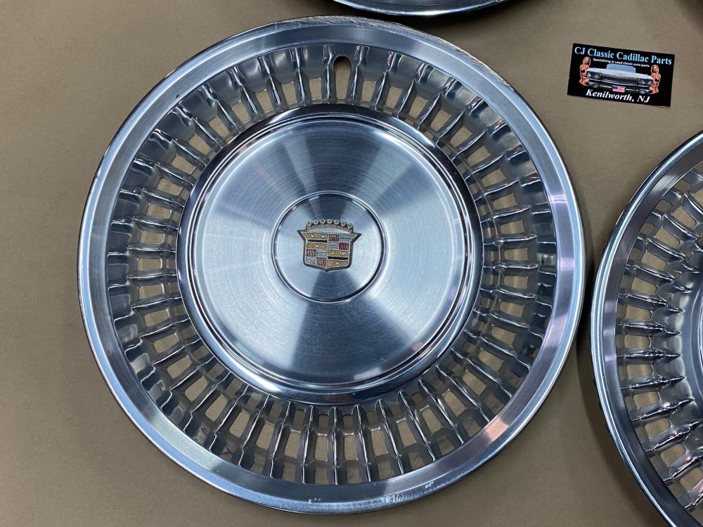 OEM 1971-1972 Cadillac Deville Fleetwood Calais 15" HUBCAPS WHEEL COVERS WITH CREST EMBLEMS (SET OF 4) - Image 3
