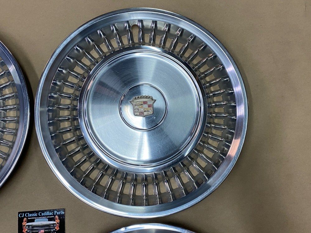 OEM 1971-1972 Cadillac Deville Fleetwood Calais 15" HUBCAPS WHEEL COVERS WITH CREST EMBLEMS (SET OF 4) - Image 4