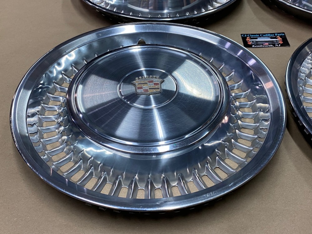 OEM 1971-1972 Cadillac Deville Fleetwood Calais 15" HUBCAPS WHEEL COVERS WITH CREST EMBLEMS (SET OF 4) - Image 6