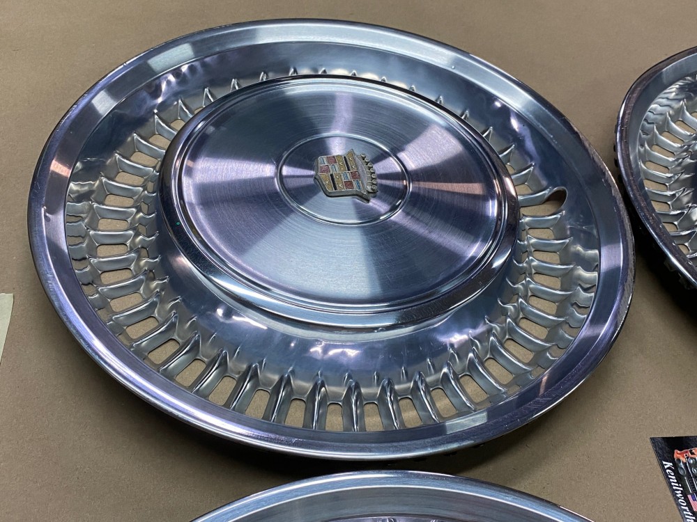 OEM 1971-1972 Cadillac Deville Fleetwood Calais 15" HUBCAPS WHEEL COVERS WITH CREST EMBLEMS (SET OF 4) - Image 7