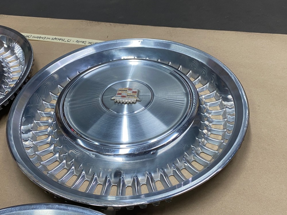 OEM 1971-1972 Cadillac Deville Fleetwood Calais 15" HUBCAPS WHEEL COVERS WITH CREST EMBLEMS (SET OF 4) - Image 8