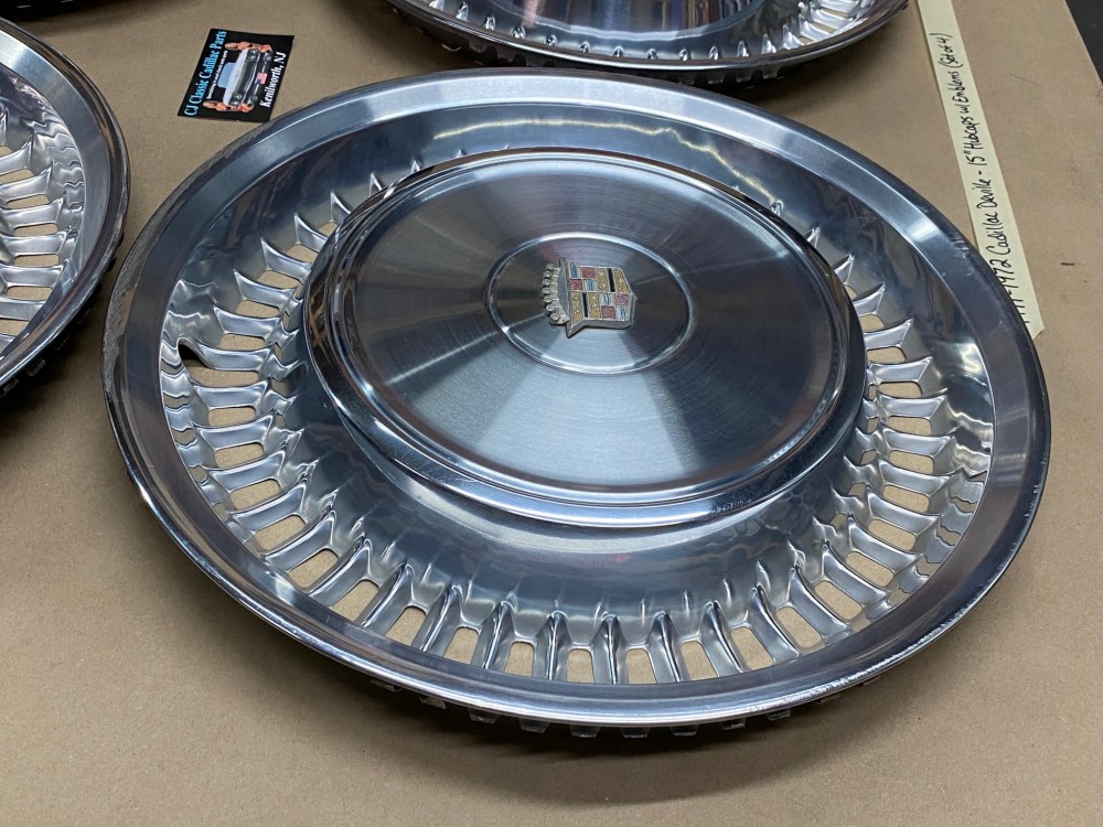 OEM 1971-1972 Cadillac Deville Fleetwood Calais 15" HUBCAPS WHEEL COVERS WITH CREST EMBLEMS (SET OF 4) - Image 9