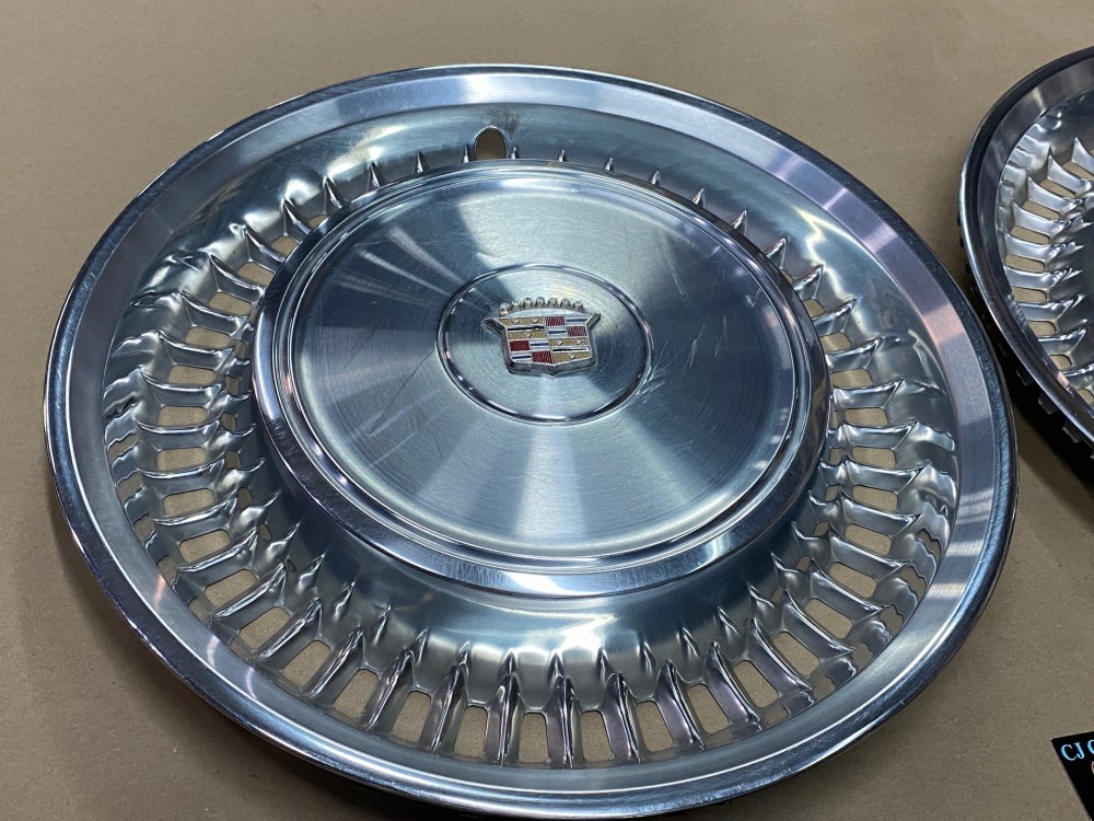 OEM 1971-1972 Cadillac Deville Fleetwood Calais 15" HUBCAPS WHEEL COVERS WITH CREST EMBLEMS (SET OF 4) - Image 11