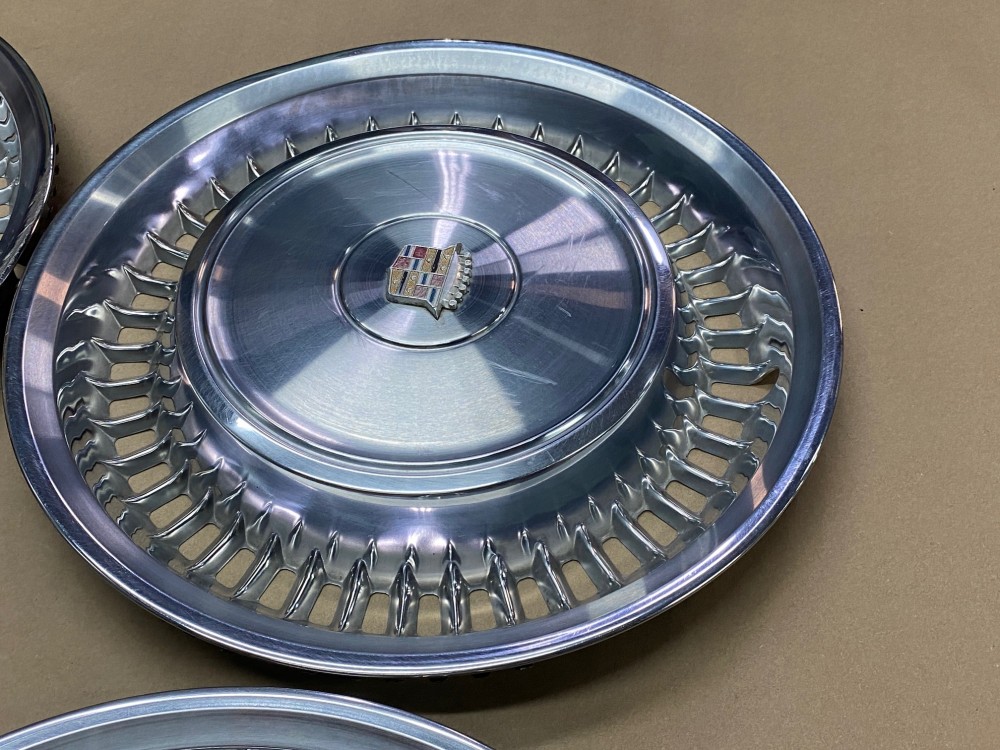 OEM 1971-1972 Cadillac Deville Fleetwood Calais 15" HUBCAPS WHEEL COVERS WITH CREST EMBLEMS (SET OF 4) - Image 14