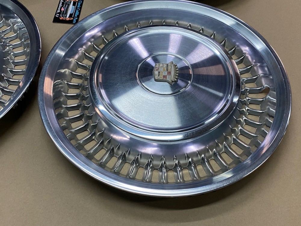 OEM 1971-1972 Cadillac Deville Fleetwood Calais 15" HUBCAPS WHEEL COVERS WITH CREST EMBLEMS (SET OF 4) - Image 16