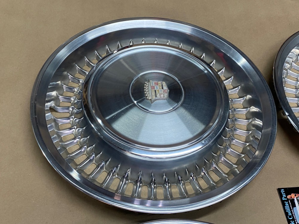OEM 1971-1972 Cadillac Deville Fleetwood Calais 15" HUBCAPS WHEEL COVERS WITH CREST EMBLEMS (SET OF 4) - Image 18
