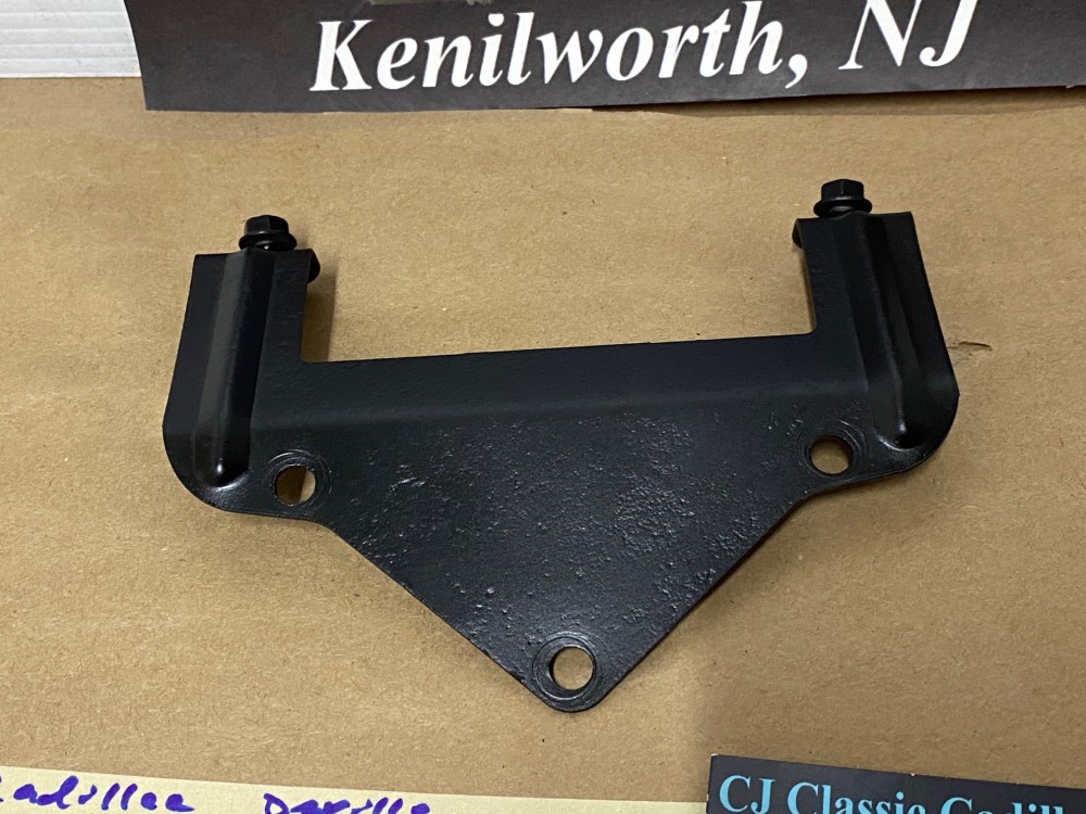 OEM 1973 Cadillac Deville Fleetwood Eldorado Calais RADIATOR COOLANT OVERFLOW RESERVOIR BOTTLE MOUNTING BRACKET #1601997 - Image 5