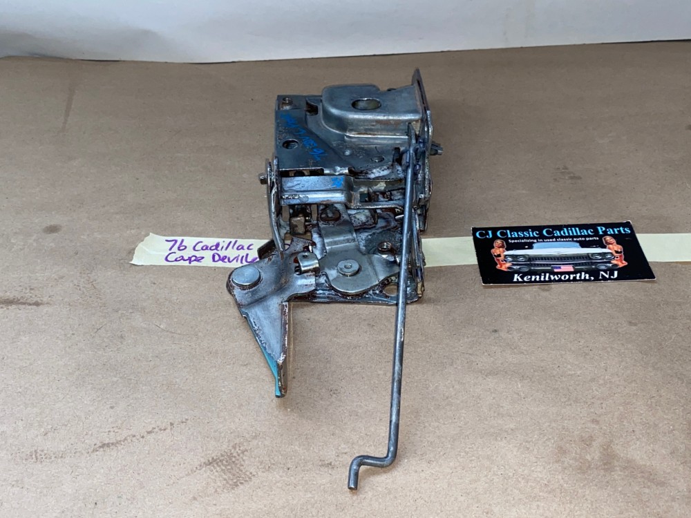 OEM 1976 Cadillac Coupe Deville 1976 1977 1978 Eldorado LEFT DRIVER SIDE FRONT DOOR LATCH #20005893 - Image 3