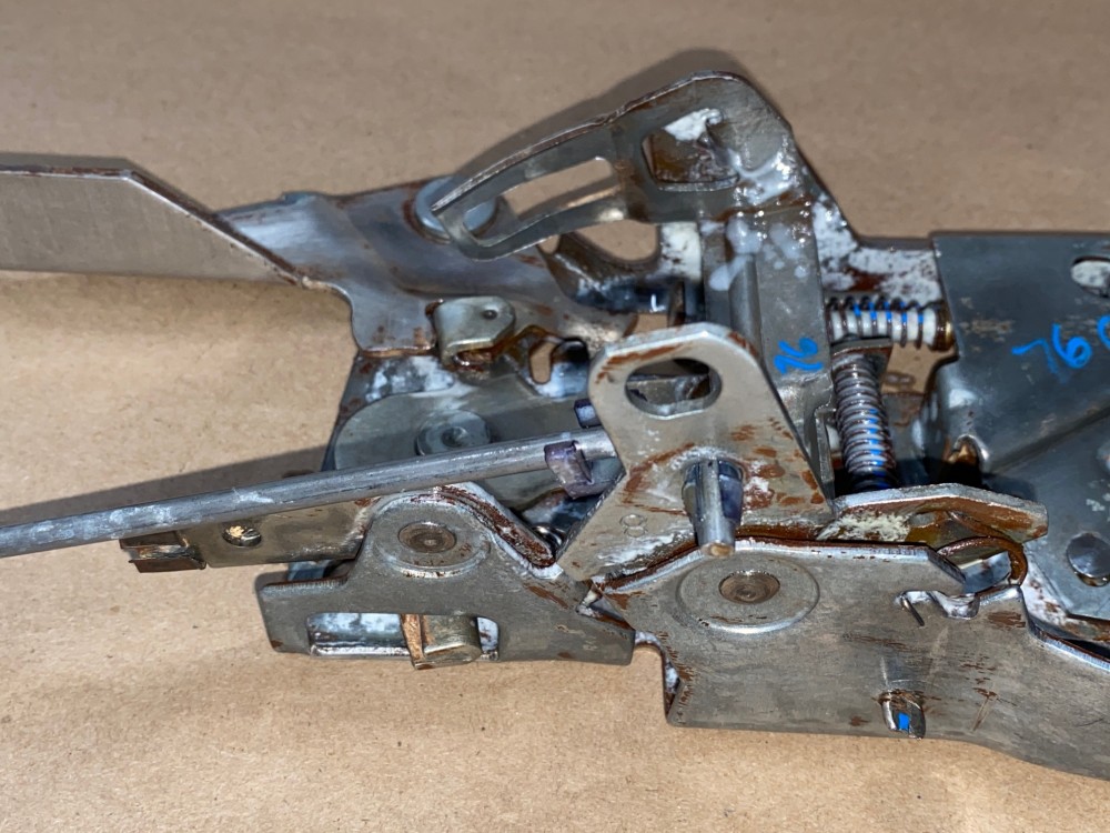 OEM 1976 Cadillac Coupe Deville 1976 1977 1978 Eldorado LEFT DRIVER SIDE FRONT DOOR LATCH #20005893 - Image 13