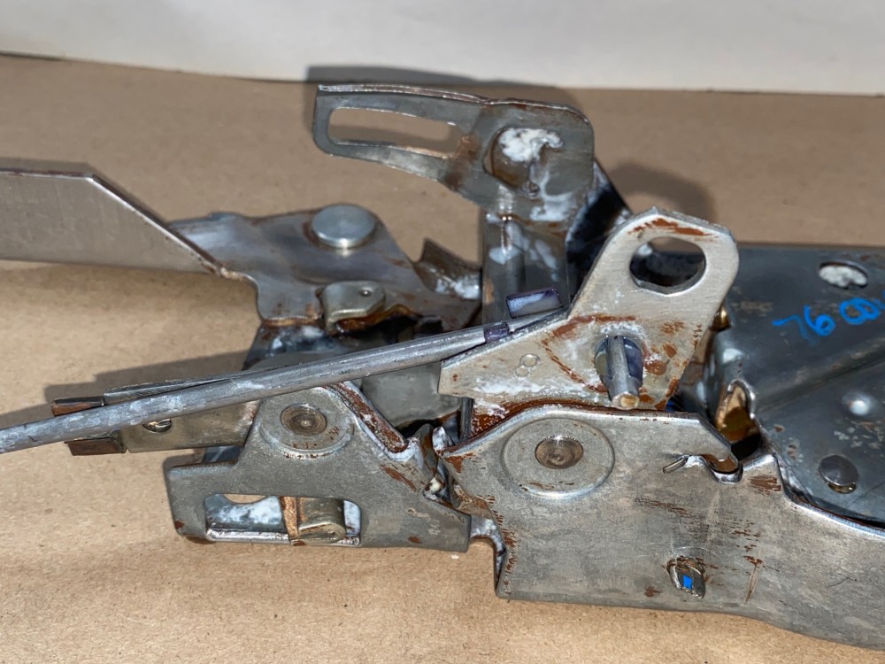 OEM 1976 Cadillac Coupe Deville 1976 1977 1978 Eldorado LEFT DRIVER SIDE FRONT DOOR LATCH #20005893 - Image 14