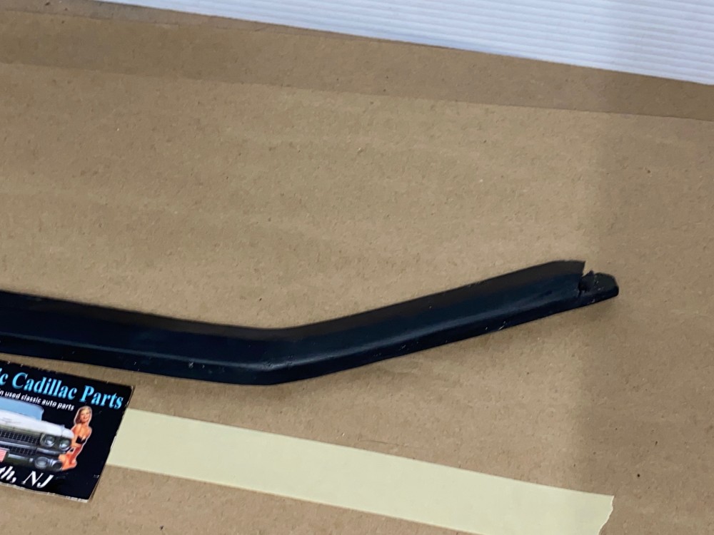 OEM 1965 Cadillac Deville Calis Eldorado LEFT DRIVER SIDE RUBBER QUARTER PANEL TO REAR BUMPER END FILLERS #1484557 - Image 9