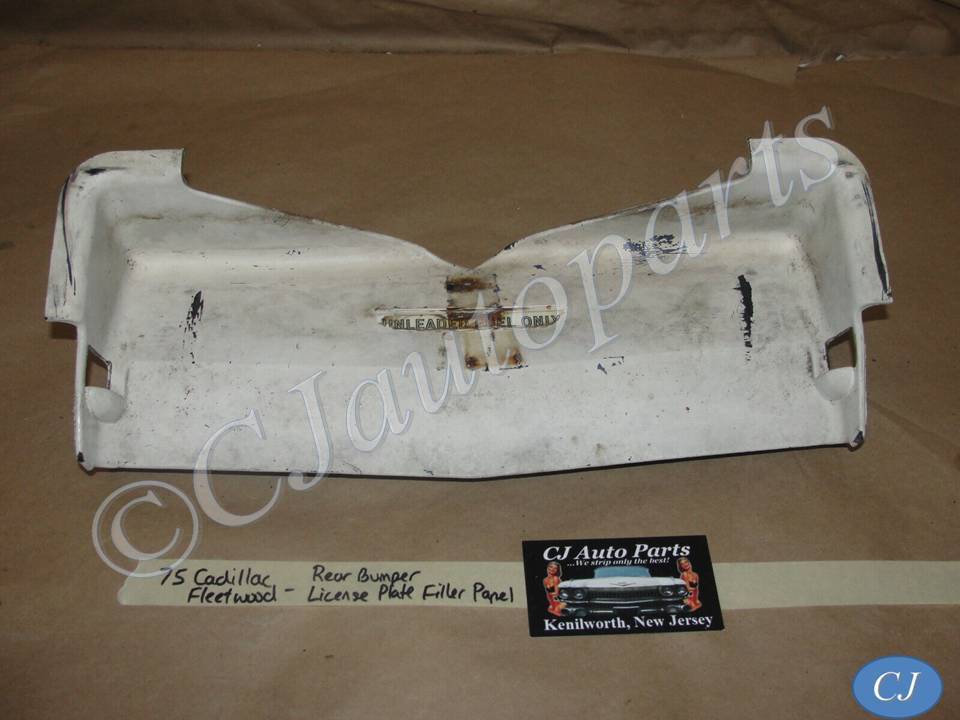 OEM 1974 1975 1976 Cadillac Fleetwood Deville Calais REAR BUMPER LICENSE PLATE CENTER FILLERS PANEL TRIM COVER #1603560