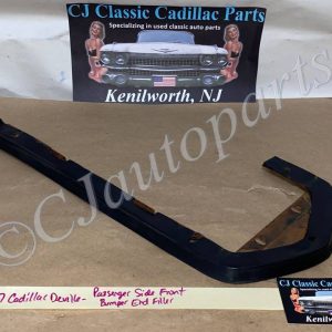 OEM 1967 1968 Cadillac Deville Calais Fleetwood RIGHT PASSENGER SIDE SIDE RUBBER FRONT FENDER TO BUMPER END FILLERS PANEL #1487327
