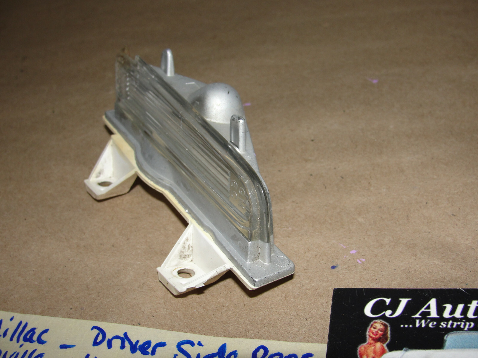 OEM 1973 Cadillac Deville Calais Fleetwood LEFT DRIVER SIDE REAR LICENSE PLATE LIGHT LENS #911965 - Image 4