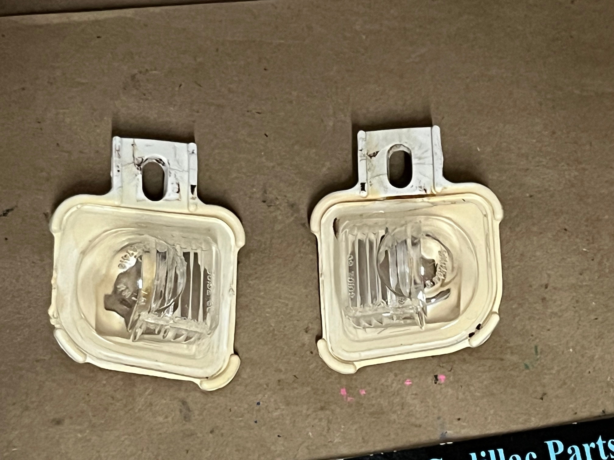 OEM 1974 1975 1976 Cadillac Deville Calais Fleetwood PAIR REAR BUMPER LICENSE PLATE LIGHT LENS - LEFT & RIGHT #912822/#912821 - Image 3