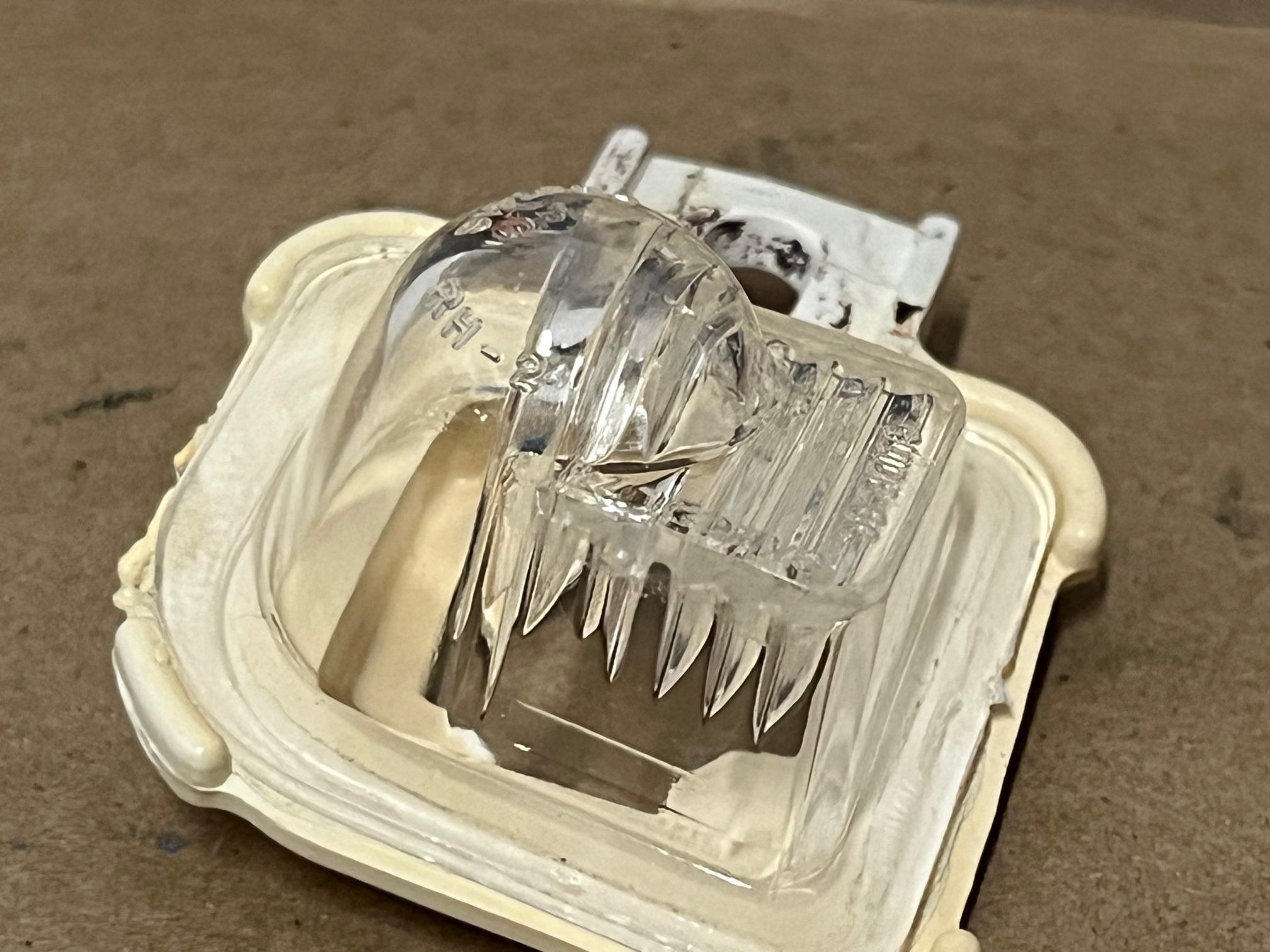 OEM 1974 1975 1976 Cadillac Deville Calais Fleetwood PAIR REAR BUMPER LICENSE PLATE LIGHT LENS - LEFT & RIGHT #912822/#912821 - Image 4