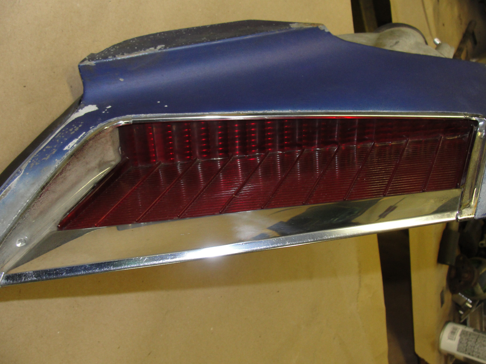 OEM 1968 1969 Cadillac Eldorado RIGHT PASSENGER SIDE TAIL LIGHT QUARTER PANEL EXTENSION BEZEL #5958354 - Image 2