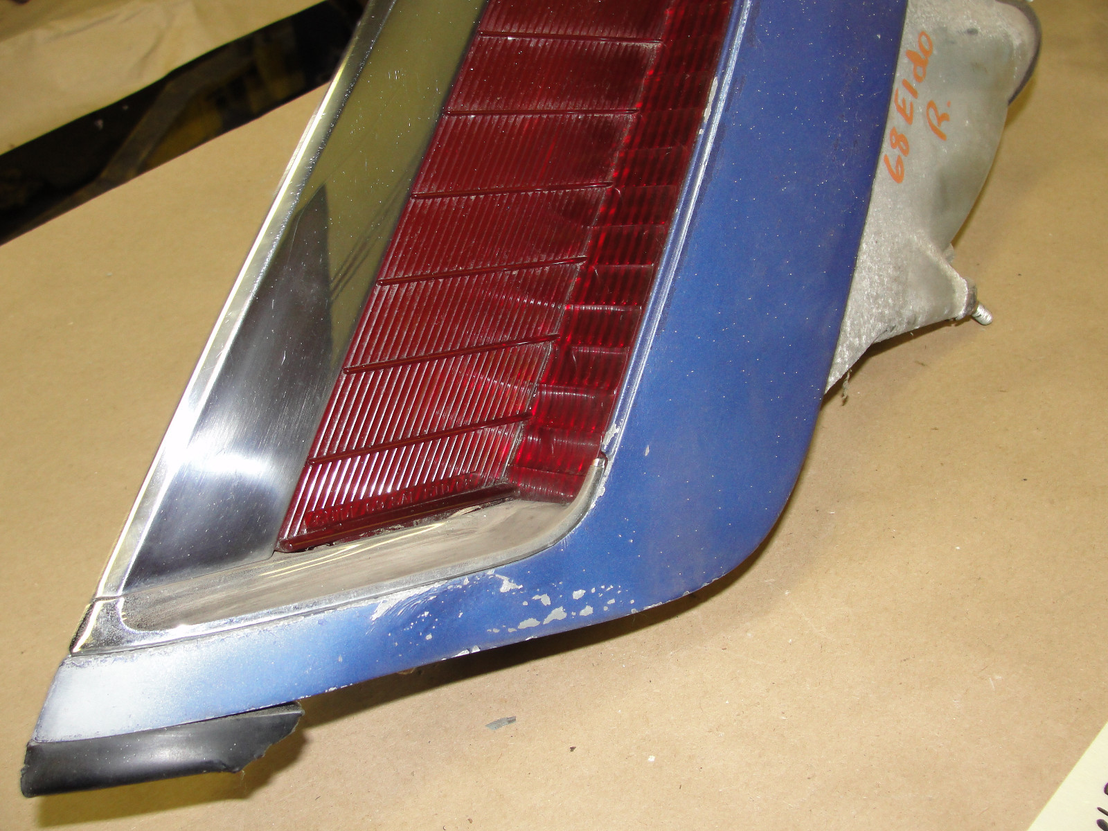 OEM 1968 1969 Cadillac Eldorado RIGHT PASSENGER SIDE TAIL LIGHT QUARTER PANEL EXTENSION BEZEL #5958354 - Image 5
