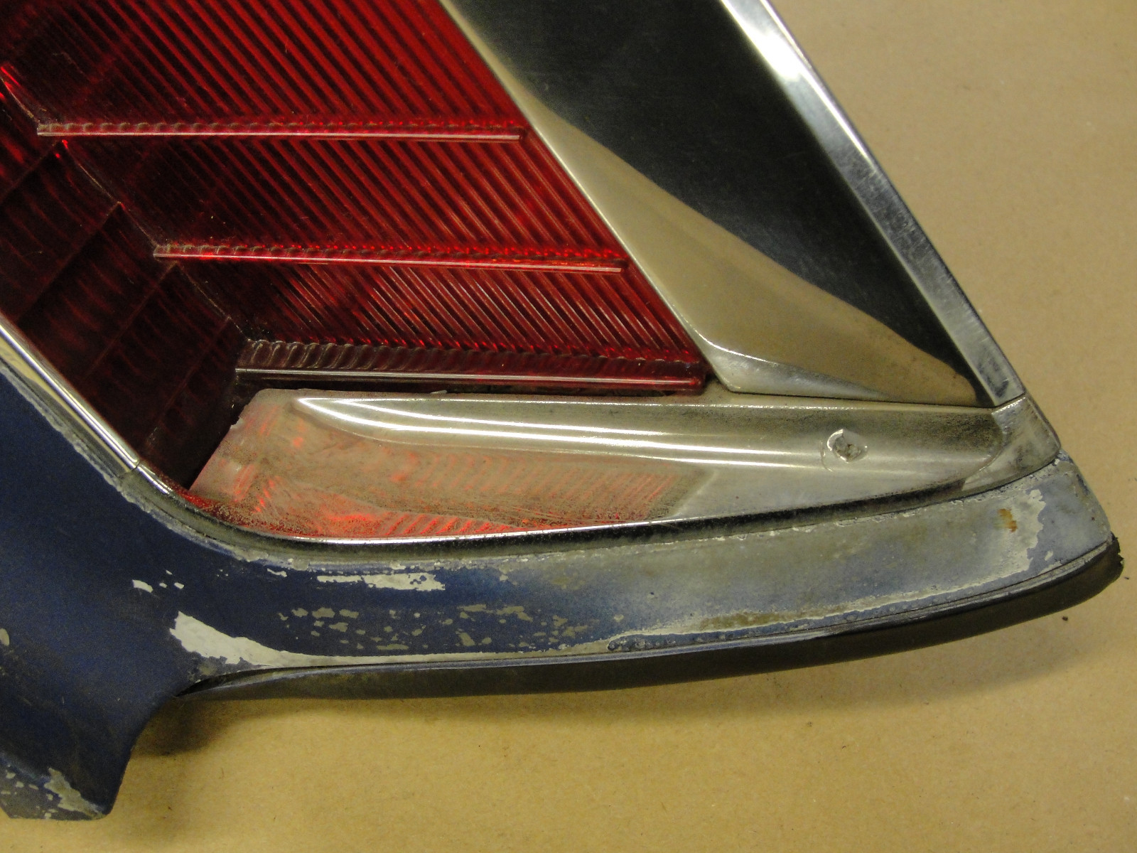 OEM 1968 1969 Cadillac Eldorado RIGHT PASSENGER SIDE TAIL LIGHT QUARTER PANEL EXTENSION BEZEL #5958354 - Image 9