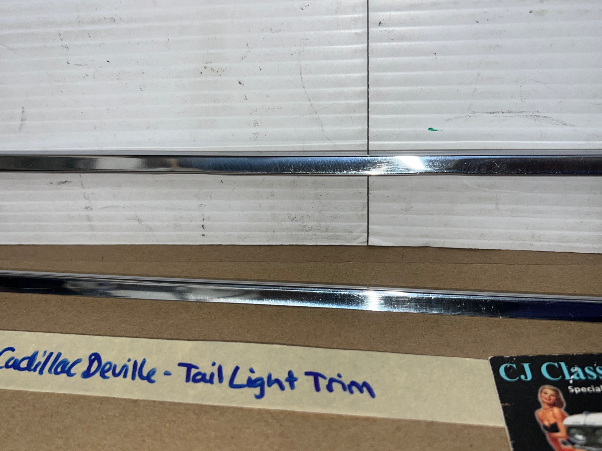 OEM 1974 1975 1976 Cadillac Deville Fleetwood Calais LEFT DRIVER SIDE REAR TAIL LIGHT LENS BEZEL TRIM MOLDING #1602921 - Image 3