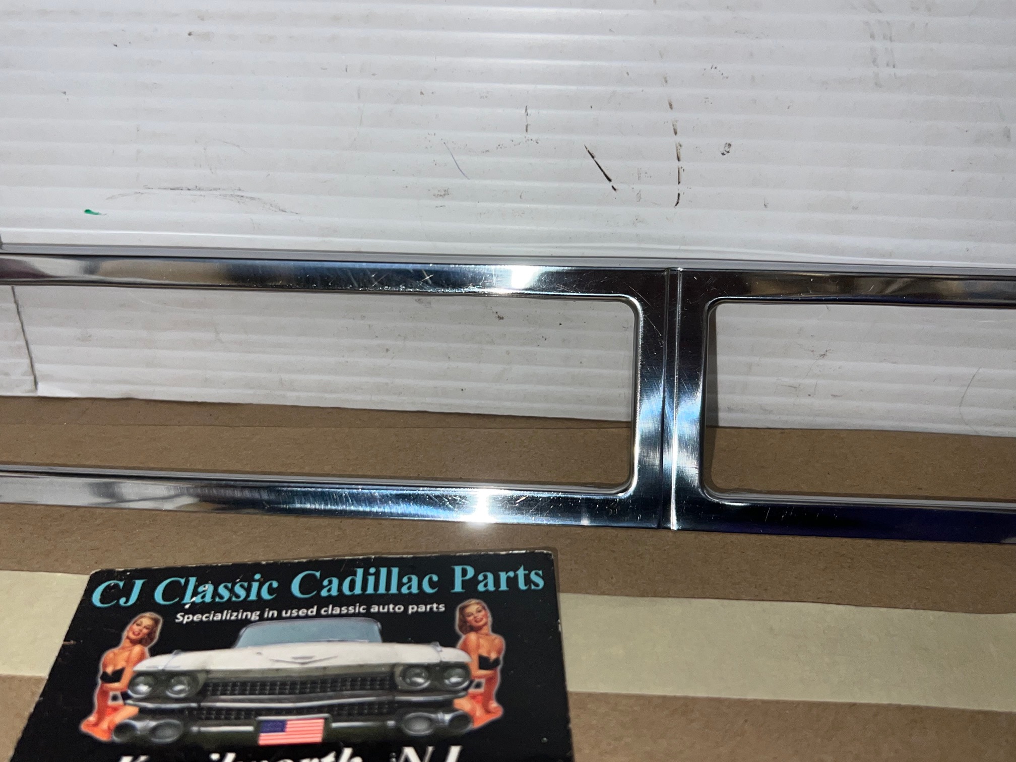 OEM 1974 1975 1976 Cadillac Deville Fleetwood Calais LEFT DRIVER SIDE REAR TAIL LIGHT LENS BEZEL TRIM MOLDING #1602921 - Image 4
