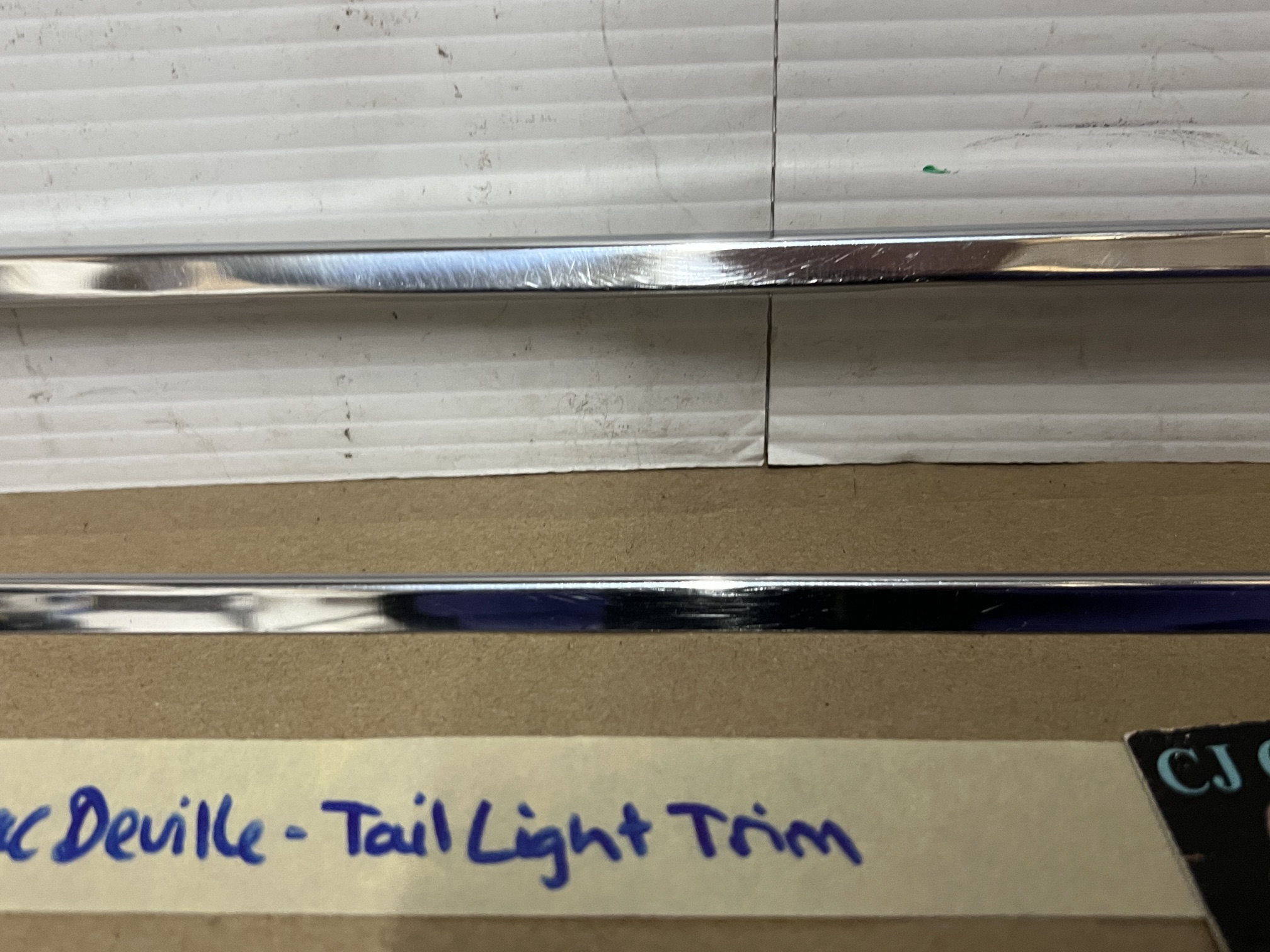 OEM 1974 1975 1976 Cadillac Deville Fleetwood Calais LEFT DRIVER SIDE REAR TAIL LIGHT LENS BEZEL TRIM MOLDING #1602921 - Image 8