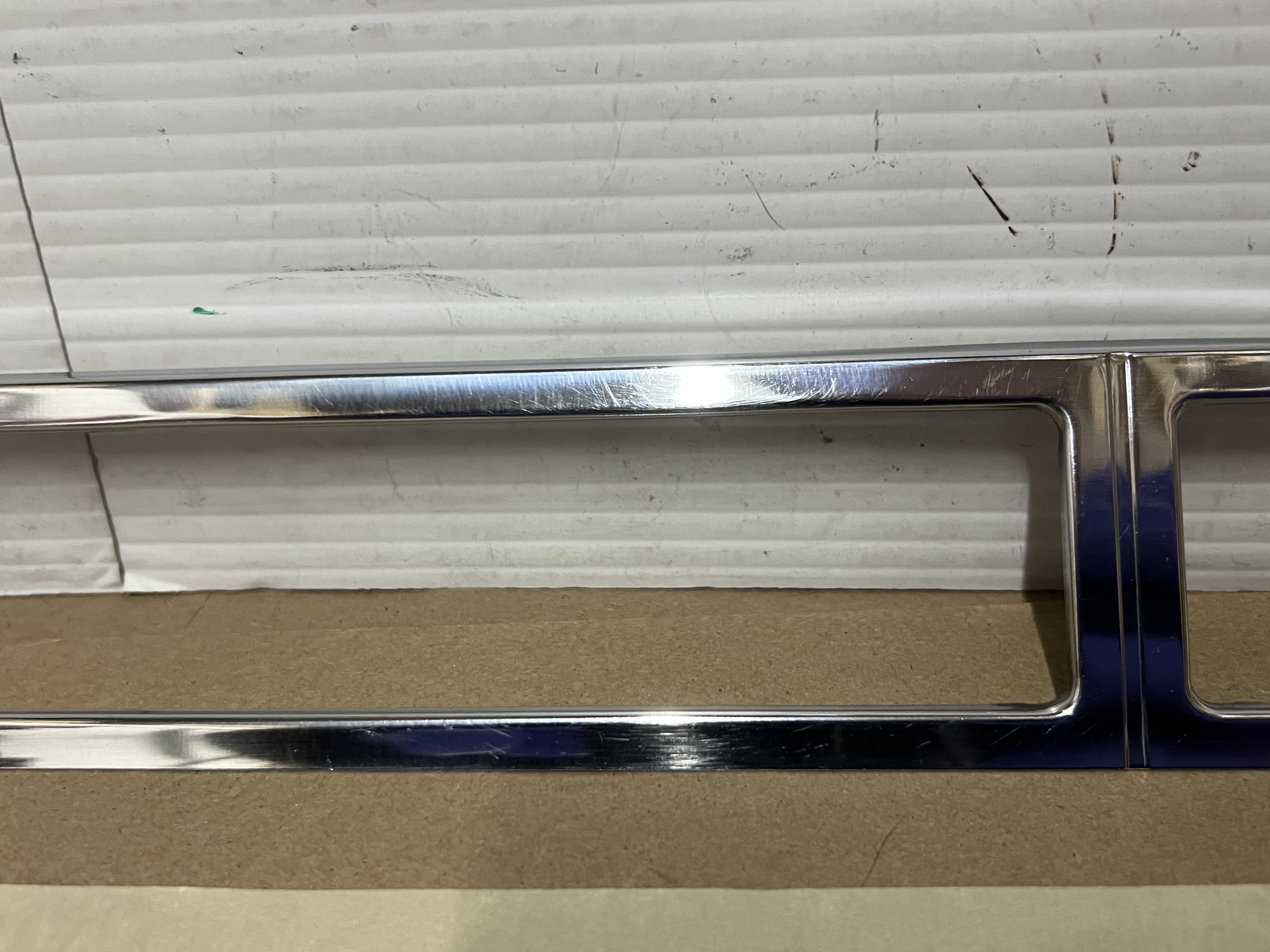 OEM 1974 1975 1976 Cadillac Deville Fleetwood Calais LEFT DRIVER SIDE REAR TAIL LIGHT LENS BEZEL TRIM MOLDING #1602921 - Image 9