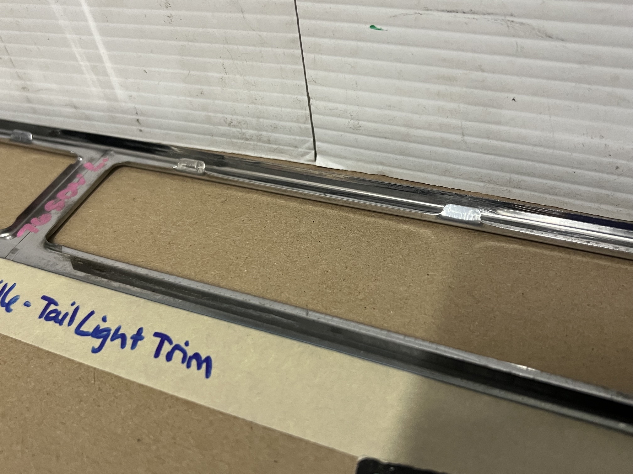 OEM 1974 1975 1976 Cadillac Deville Fleetwood Calais LEFT DRIVER SIDE REAR TAIL LIGHT LENS BEZEL TRIM MOLDING #1602921 - Image 22