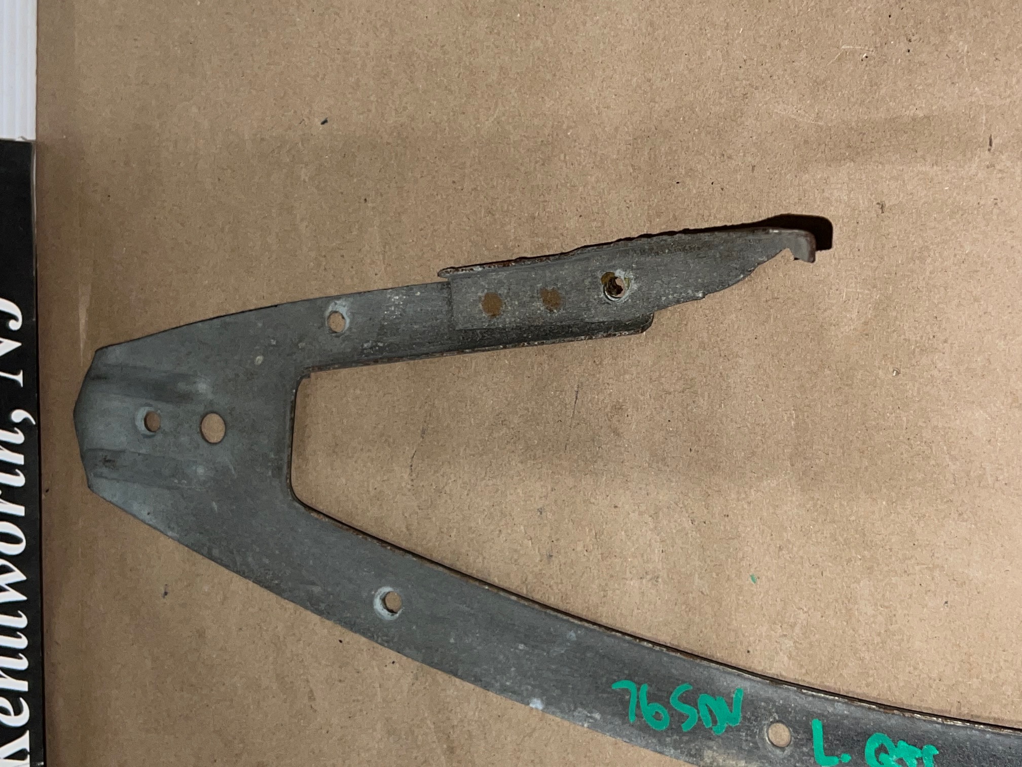 OEM 1974 1975 1976 Cadillac Deville Fleetwood Calais LEFT DRIVER SIDE REAR QUARTER PANEL FILLER MOUNTING BRACKET - Image 3